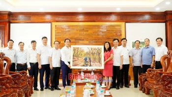 Huyện Mường Nhé thăm, làm việc với Cao su Phú Riềng và huyện Phú Riềng