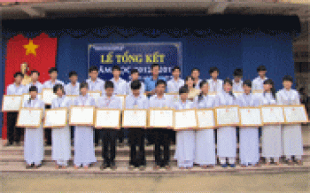 Nhiều học sinh giỏi trường chuyên Quang Trung được tuyên dương