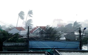 Ủng hộ đồng bào miền Trung bị ảnh hưởng bởi cơn bão số 12 và mưa lũ