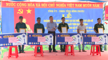 Houses handed over to border people in Binh Phuoc province
