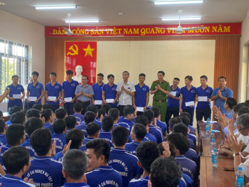 Lễ trao tặng bộ dụng cụ thể dục, thể thao ngoài trời cho Cơ sở Cai nghiện ma túy tỉnh Bình Phước