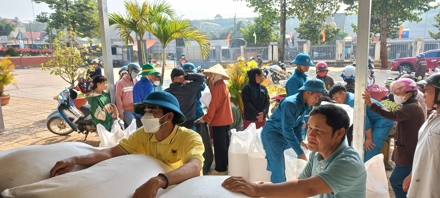 Bình Phước cấp, phát 476,805 tấn gạo để hỗ trợ cho Nhân dân dịp Tết Nguyên đán Giáp Thìn năm 2024